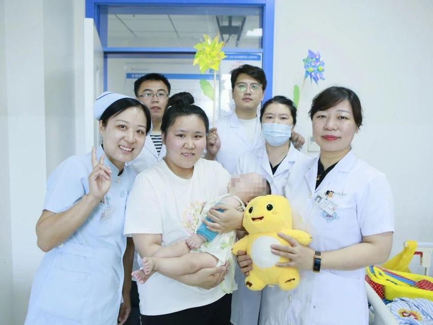 六一儿童节，山东省眼科医院为到院患儿送上节日祝福