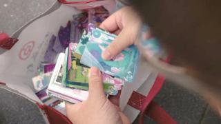 8岁娃花1000多元买游戏卡片