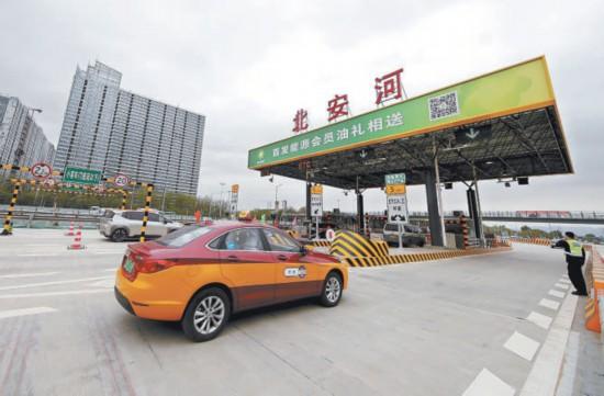 京藏高速新建北安河收费站开通 提升“回天”地区路网通行效率