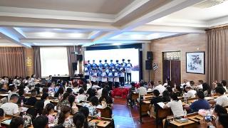 内江市翔龙中学举行首届教职工荣休仪式