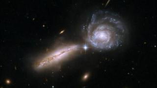 如果说宇宙在以超光速膨胀，为什么银河系还会撞上仙女座星系？