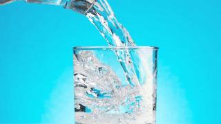 饮用纯净水最健康？科学揭秘：长期酸性水质或增加患病风险！