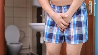 若男人排尿出现分叉、泡多，可能与这4点有关