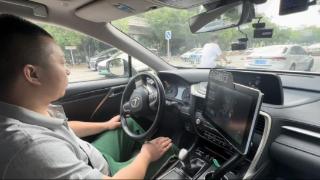 记者体验北京无人驾驶出租车！遇加塞、穿行，它能应对吗
