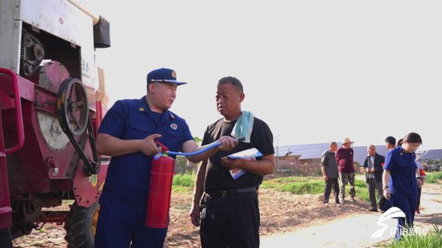 平原县消防宣传人员走进田间地头开展农村消防安全宣讲