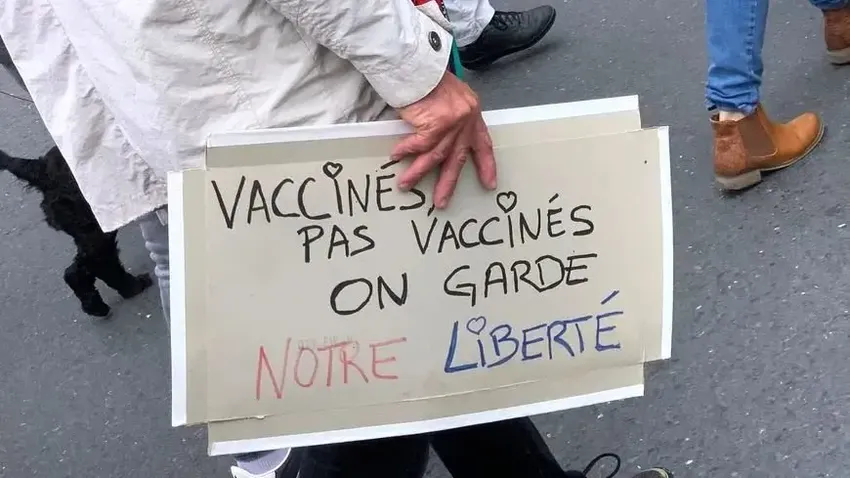 法国拒打新冠疫苗医护返岗！同事：需要时离开，现在回来干嘛？病人：好慌…