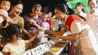 江西南丰：中医药文化夜市 点亮健康夜生活