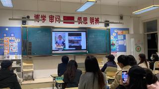 济南高新区凤凰路小学(东校区)召开期中家长会