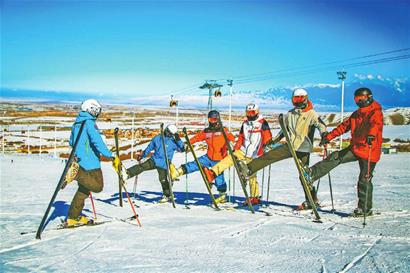 丝绸之路300名滑雪教练忙不停