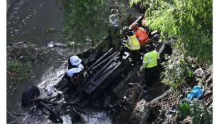 危地马拉一巴士坠河致51人死亡 总统宣布全国进入哀悼期