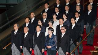 岸田内阁改组换掉13人，实际主打“端水”求连任？