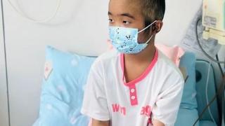 哥哥摆摊卖扇子为她治病 9岁的瑶瑶骨髓移植成功转入普通病房