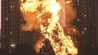 拿烟花爆竹炸面粉？滨江消防提醒：千万别尝试，最高十年有期徒刑