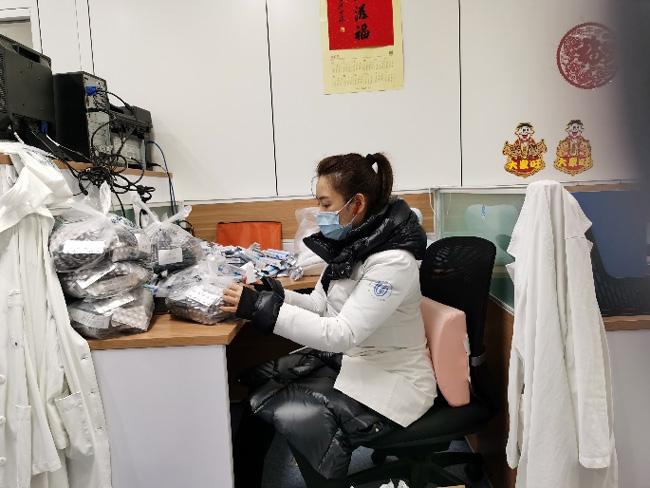 浙江：医院药师加班加点保障药品供应
