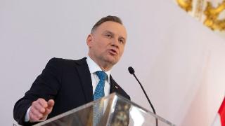 波兰总统坚持签署法案，同意授权一小组调查“俄在波影响力”