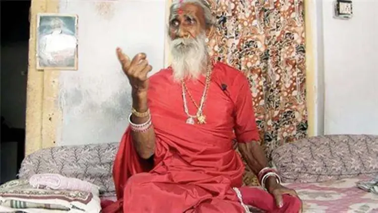印度91岁僧人78年不吃不喝？军方在其房间装上监控，最终发现真相