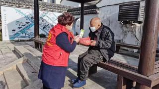 在沪郊枫泾，“共享互助”场景不断上演，给缺药人、高龄老人带去宽慰与希望