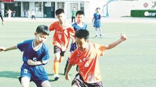 岳口小学：足球小将 活力少年