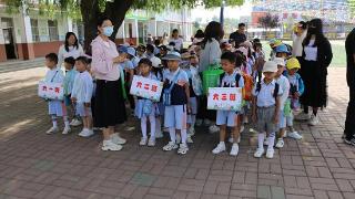 莒南县涝坡镇第一幼儿园组织参观涝坡镇中心小学