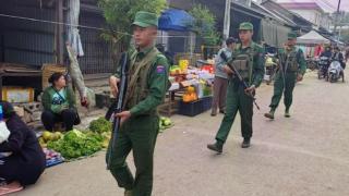 缅甸地方武装纷纷宣布暂停对腊戌市周边军事行动；果敢老街遭空袭