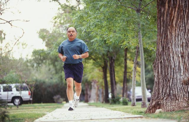 为什么中年人那么喜欢跑步？一文分析下原因