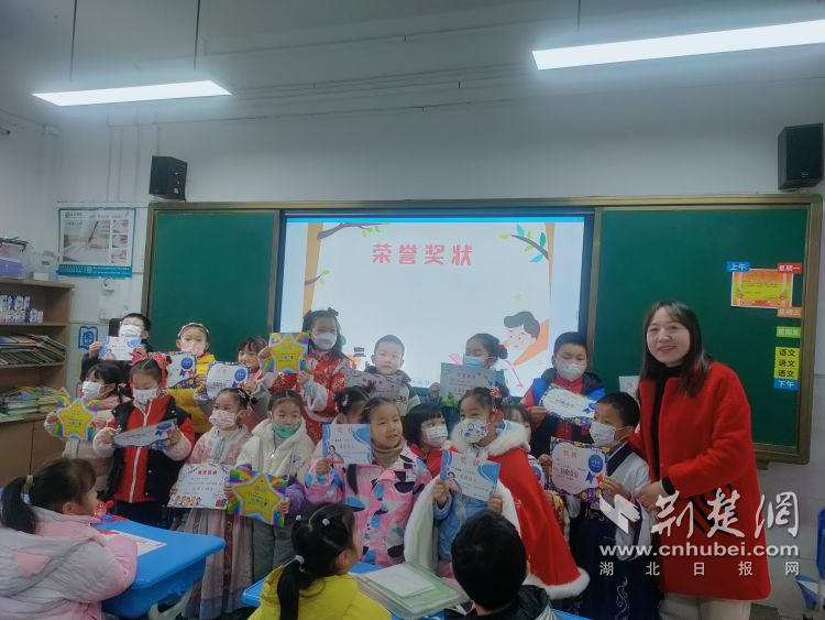 喜迎新年 钟家村第二小学举办元旦新春游园会