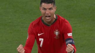 欧洲杯最大误判！葡萄牙绝杀前凶狠推人+阻挡，第一名嘴詹俊：就是故意的