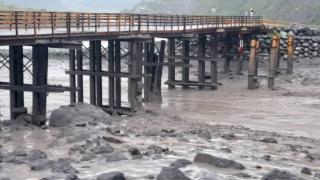 台风“卡努”袭击台湾，部分道路桥梁坍塌！已致逾4万户停电