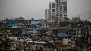 亚洲首富誓言改造最大贫民窟，其实一切都是生意？