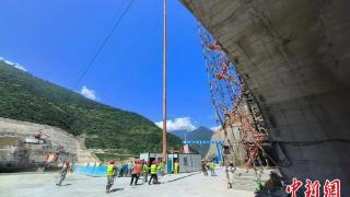 水电八局：云南TB水电站大坝取出碾压混凝土芯样刷新长度纪录