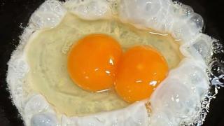 连开5个双黄蛋，惊喜还是惊吓？3个方法判断激素蛋很多人不知道