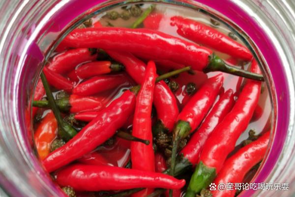 泡辣椒，以其独特的酸辣味道和丰富的营养价值而深受人们喜爱