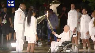 开幕式上坐轮椅传递火炬的百岁老人是谁？他曾为夺冠时未奏响《马赛曲》耿耿于怀