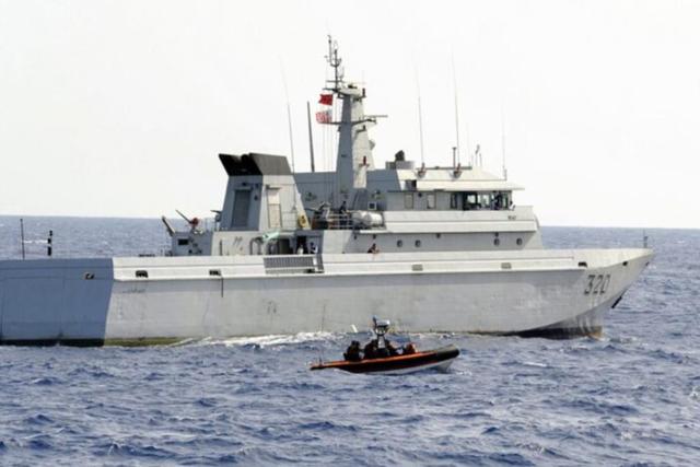 摩洛哥海军在摩南部海域拦截110名偷渡者
