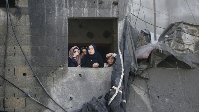 撤离加沙的医生称希法医院几乎完全被毁