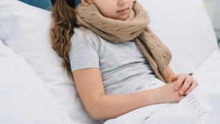 夏季警惕小孩手足口病：识别4个症状，及时就医，学习下