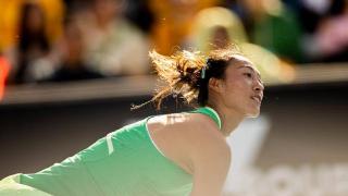 郑钦文险胜王雅繁赢得金花德比，首进澳网女单16强