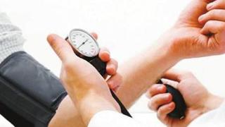 50岁左右的人血压多少算高？医生：若在这个范围，血压还算正常