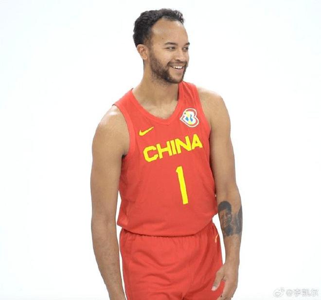 中国男篮为啥打不过塞尔维亚？苏群赛后一席话说得十分透彻