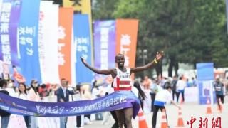 2024沈阳和河半程马拉松开赛 肯尼亚选手荣膺男子组冠军