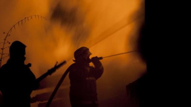 媒体：阿联酋阿治曼酋长国的一栋多层住宅楼发生大火