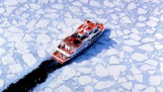 揭秘破冰船破冰的神奇原理，两三米厚的冰竟不堪一击！