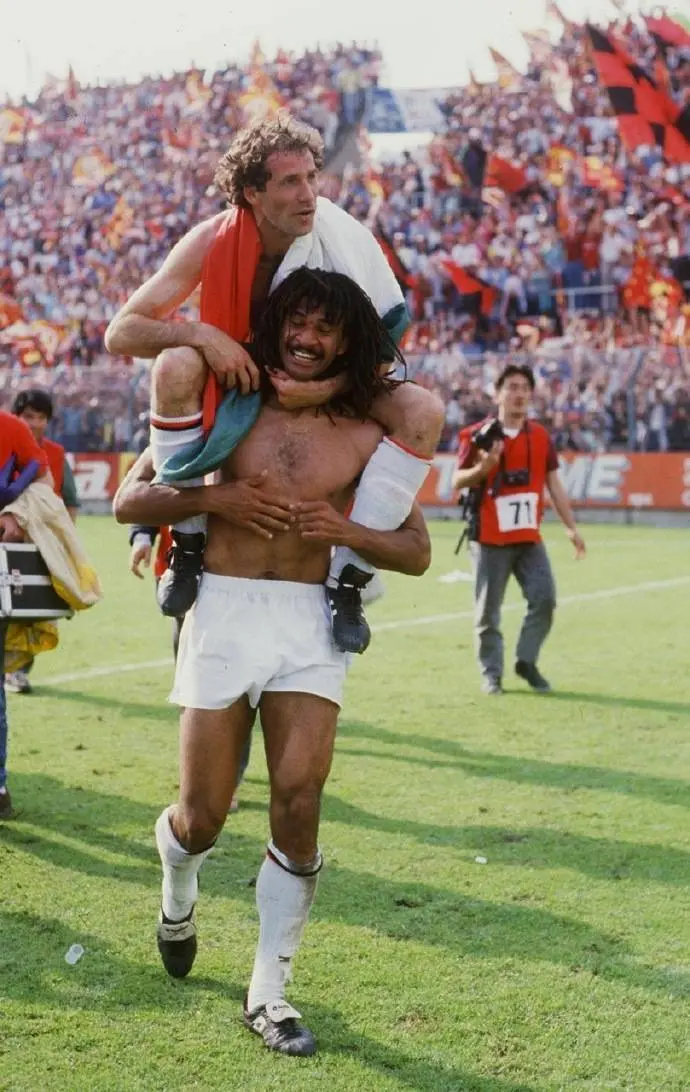 36年前今天AC米兰意甲夺冠为米兰王朝奠基，当时球星你认得几个？