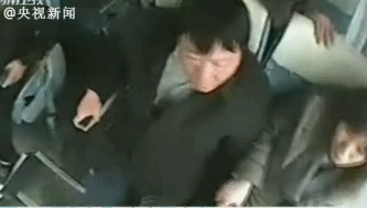 乘客未系安全带6次弹起致骨折，贵州黎平交警公布视频
