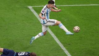 阿根廷输掉世界杯首场比赛并闯进决赛，上一支是10年的西班牙
