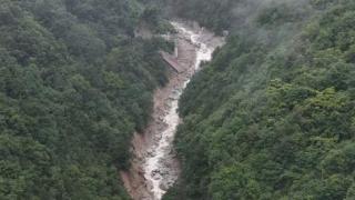 四川康定泥石流地灾前线已完成300余名受灾群众安置点选址等工作