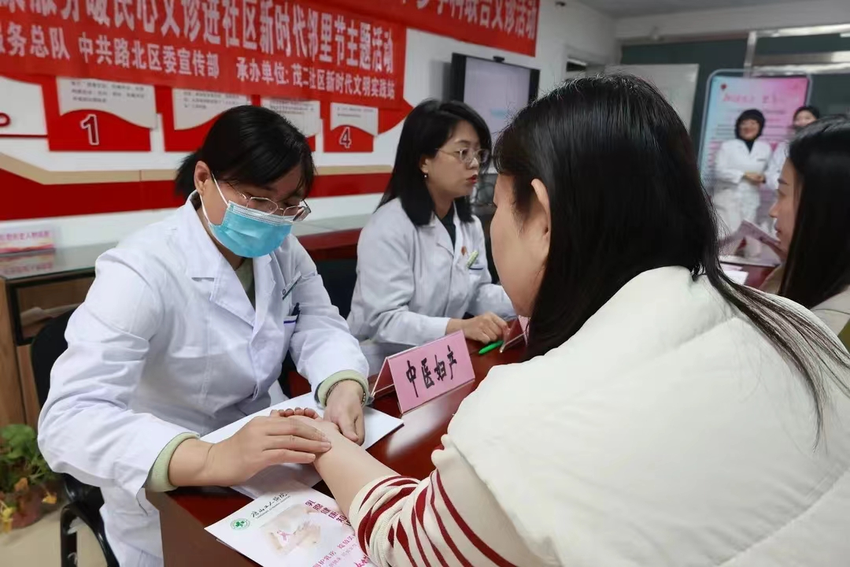 唐山市工人医院进社区开展健康义诊活动