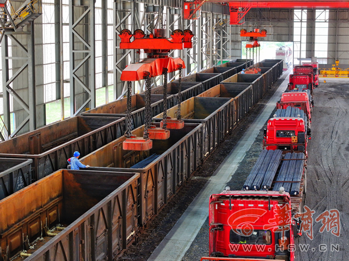 【发现最美铁路】汉中钢材“坐”火车出发 让现代物流运输更畅通