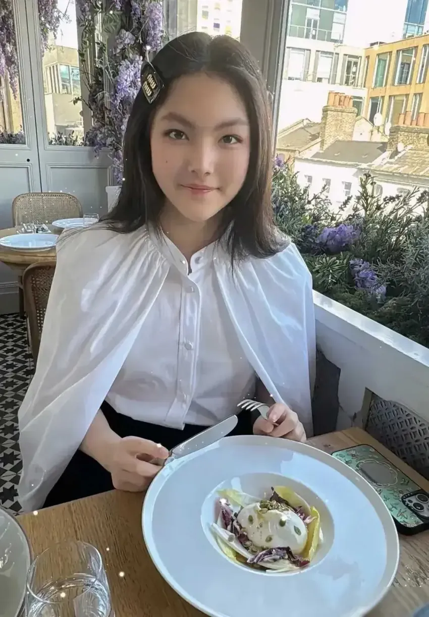 李湘分享14岁女儿在英国留学生活照，网友：被自己穷笑了