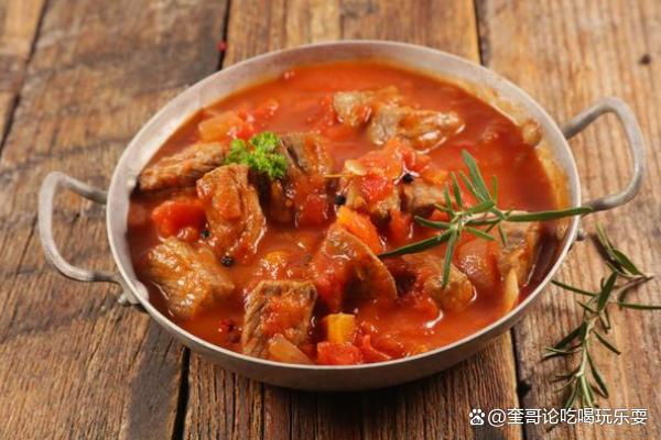 西红柿炖牛腩，简单美味易学，让您在家就能轻松烹饪
